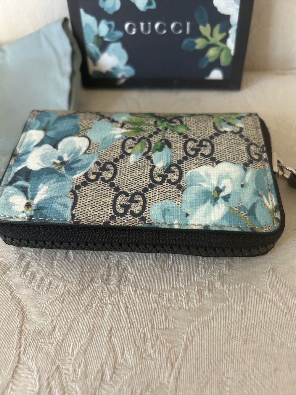 GUCCI GG Supreme Monogram Blooms Zip Around Card Case Wallet Beige Blue Navy - Picture 2 of 6